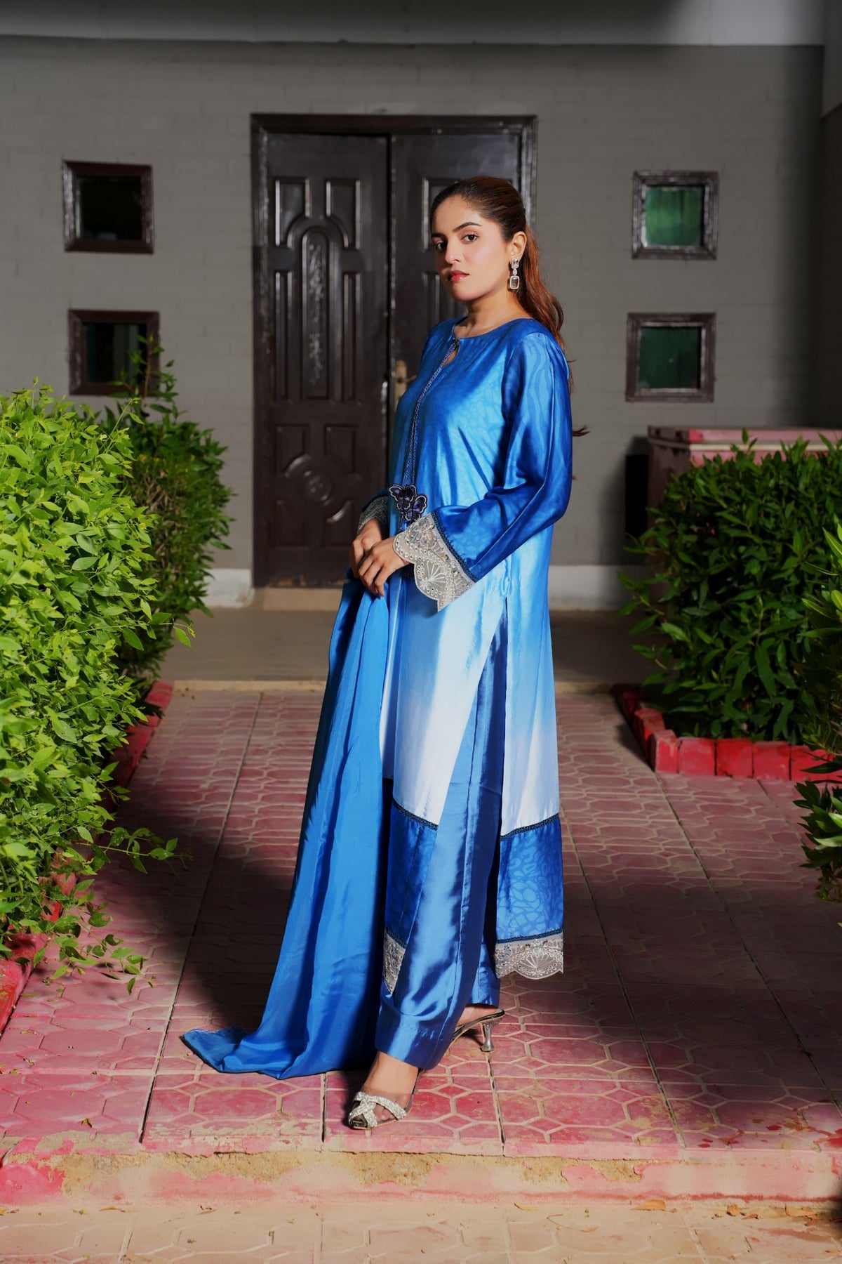 Blue double shade silk suit — view 4