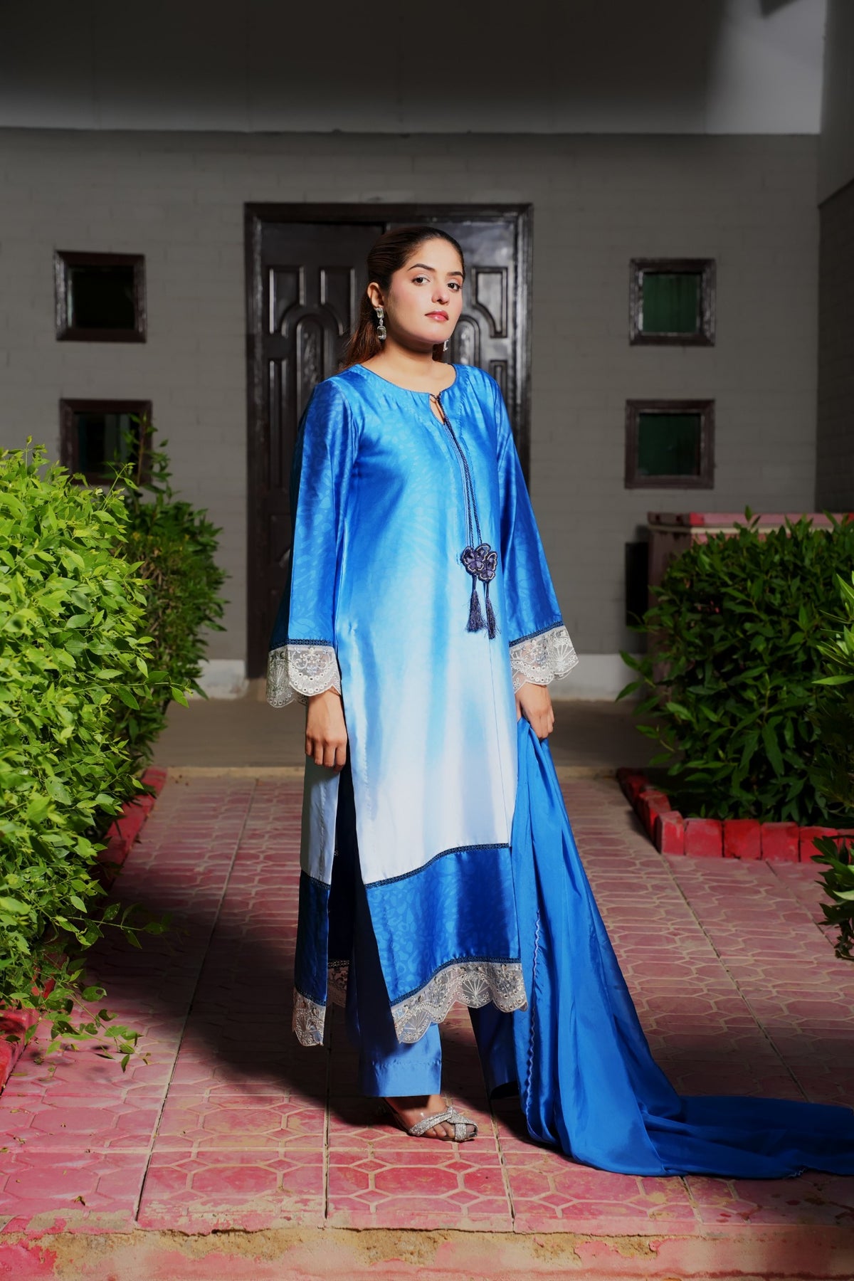 Blue double shade silk suit — view 5