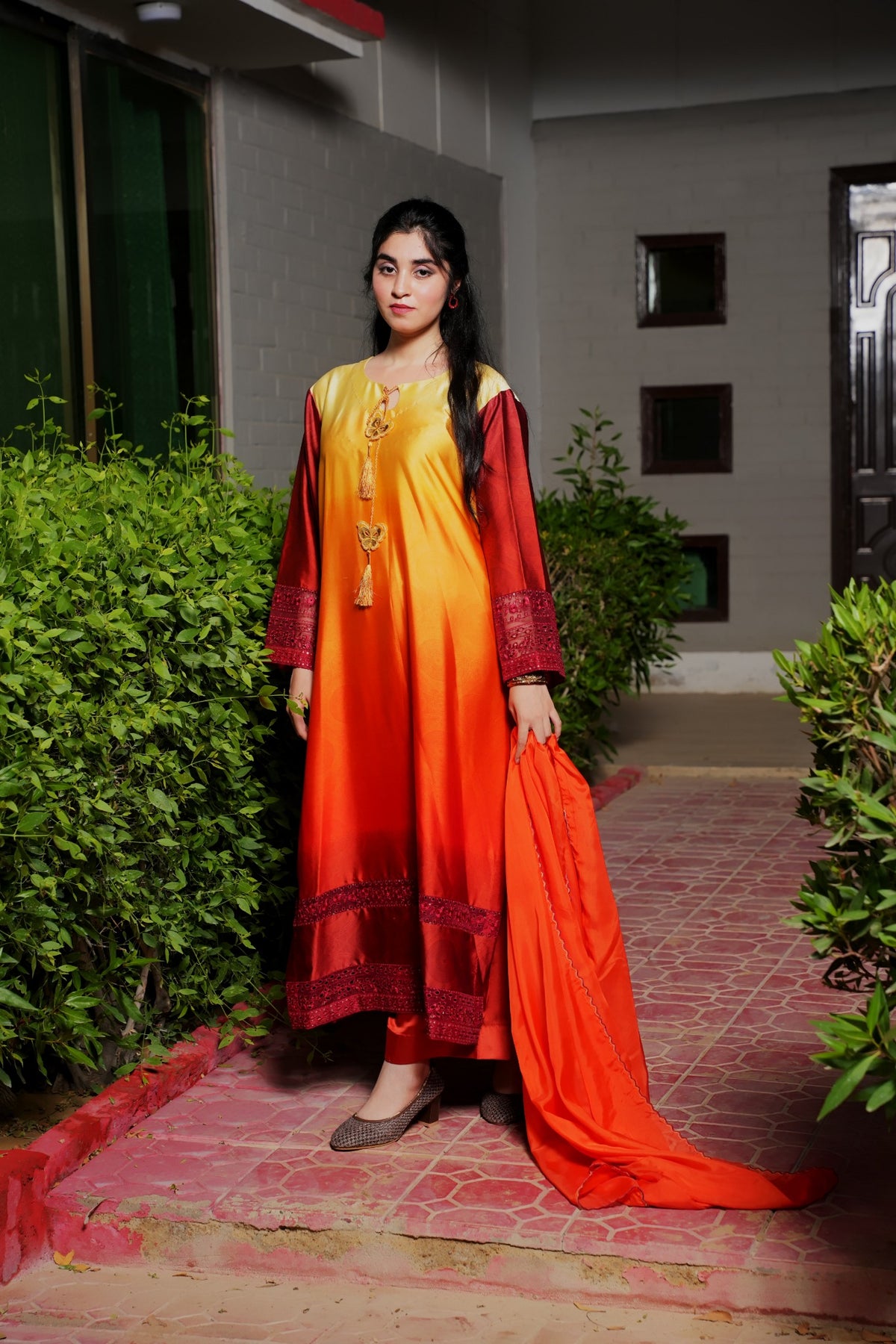 Orange-red gradient silk suit — view 3